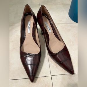 Oxblood croc embossed pumps. Fuzz on sole is from removed size sticker. Sz 37.